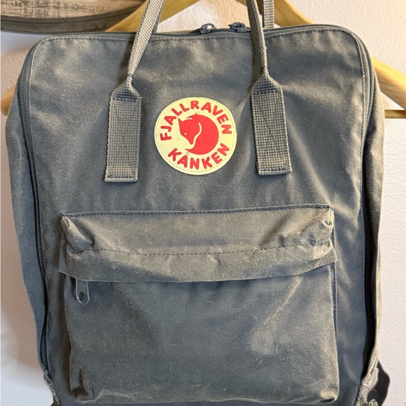 Fjallraven Kånken Backpack in Charcoal - Picture 1 of 6